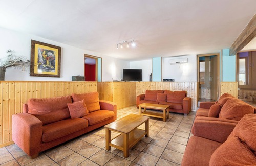 Burgohondo House | Country House 'El Calderillo' with Mountain View, Wi-Fi and Air Conditioning