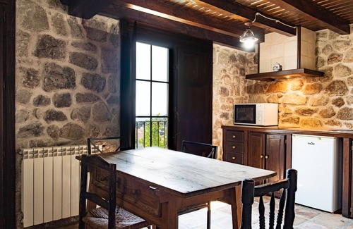 Pedro Bernardo House | Country House 'El Rincón Del Duende' with Mountain View, Wi-Fi and Air Conditioning