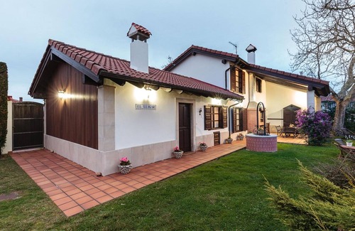 Cabranes House | Country House 'El Llagar De Naveda' with Mountain View, Private Terrace and Wi-Fi