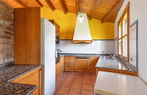 Sagas House | Country House 'El Molí De Canellas' with Mountain View, Private Pool and Wi-Fi