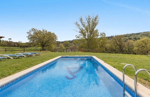 Sagas House | Country House 'El Molí De Canellas' with Mountain View, Private Pool and Wi-Fi