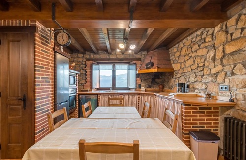 Rozas House | Country House 'El Paraiso Del Yayo' with Mountain View, Private Terrace and Wi-Fi