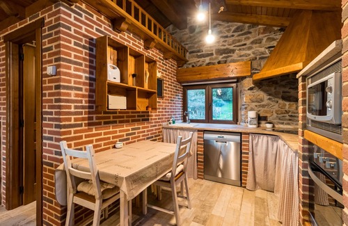 Rozas House | Country House 'El Paraiso Del Yayo' with Mountain View, Private Terrace and Wi-Fi