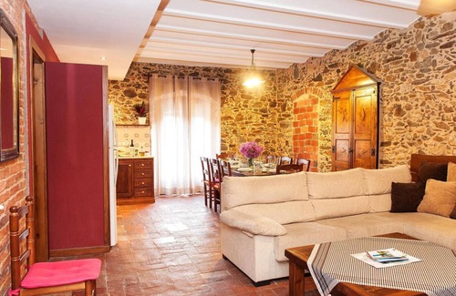 Garriguella House | Country House 'El Torn' with Mountain View, Wi-Fi and Air Conditioning