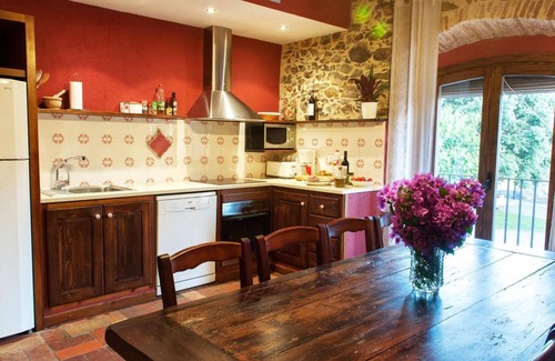 Garriguella House | Country House 'El Torn' with Mountain View, Wi-Fi and Air Conditioning
