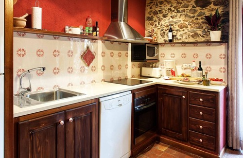 Garriguella House | Country House 'El Torn' with Mountain View, Wi-Fi and Air Conditioning