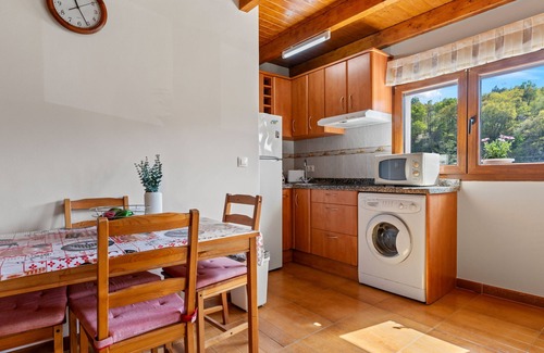 Soto de las Duenas House | Country House 'El Trasgu' with Mountain View, Wi-Fi, and Air Conditioning