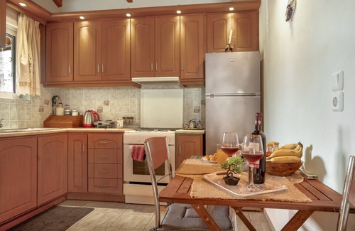 Kryoneri Villa | Country House 'Emis House Krioneri' with Mountain View, Wi-Fi and Air Conditioning