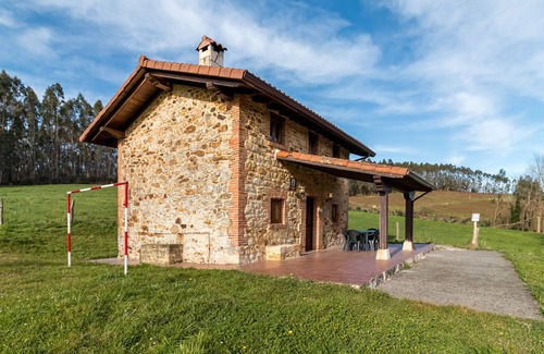 Barcena de Cicero House | Country House 'Alba' with Mountain View, Private Garden and Balcony