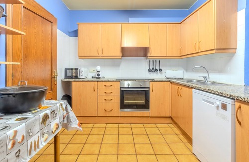 La Vall d'en Bas House | Country House 'Can Guidic' with Mountain View, Private Pool and Wi-Fi