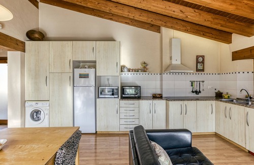 Santa Margarida de Bianya House | Country House 'El Graner' with Mountain View, Shared Pool and Wi-Fi