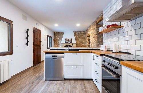 Les Useres House | Country House 'Mas Del Sandungo' with Mountain View, Private Pool and Wi-Fi