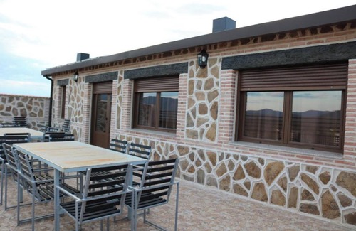 Los Navalucillos House | Country House 'Vallecasar' with Mountain View, Wi-Fi and Air Conditioning