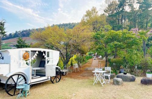 Namhae House | Country House Exclamation Mark & Comma