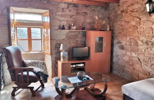 Vimianzo House | Country House 'Fidalgo' with Mountain View, Private Terrace and Wi-Fi
