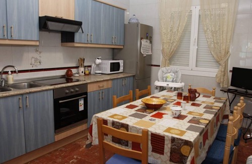 Los Yebenes House | Country House 'Flor De Romero' with Private Pool, Wi-Fi and Air Conditioning