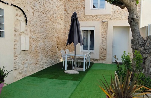 Aubagne House | Country house