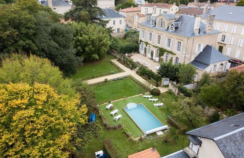 Fontenay-le-Comte Villa | Country House 'La Maison De Maître' with Private Pool, Private Terrace and Wi-Fi