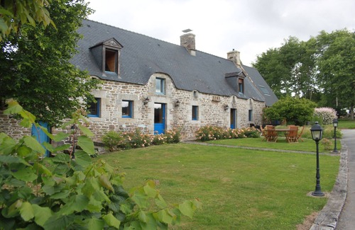 La Chapelle-Neuve Cottage | country house with pool, sauna and jacuzzi