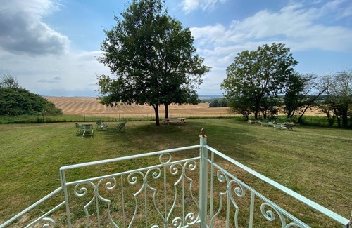 Saint-Benin-d'Azy House | Country house with a beautiful view, ideal for family and friends get-togethers