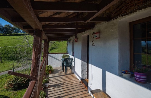 Valle de Carranza House | Country House 'Fuenternilla' with Mountain View, Private Terrace and Wi-Fi