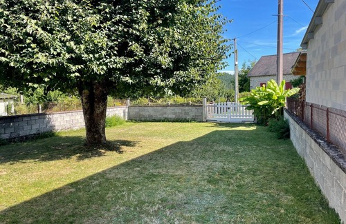 Peyrissac House | Country house in Corrèze 2 Bedrooms with GARDEN furnished Vintage
