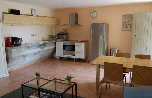 Valreas Villa | Country House in Provence with Garden Access