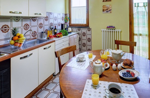 Latignano Apartment | Country house with enclosed garden 280 sqm