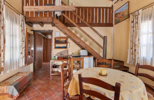 El Campillo House | Country House 'Jara' with Mountain View, Shared Pool and Shared Garden