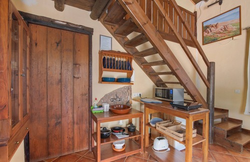 El Campillo House | Country House 'Jara' with Mountain View, Shared Pool and Shared Garden