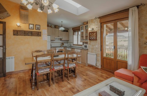 Orbaneja Riopico House | Country House 'La Cardeñuela' with Mountain View, Private Terrace and Wi-Fi