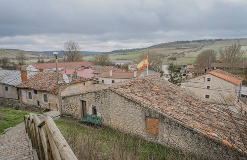 Orbaneja Riopico House | Country House 'La Cardeñuela' with Mountain View, Private Terrace and Wi-Fi