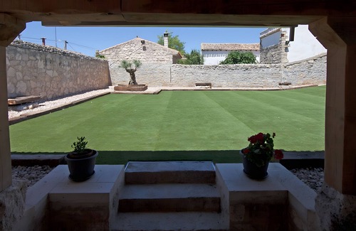 Vizmalo House | Country House 'La Casa Vieja De Vizmalo' with Mountain View, Private Terrace and Wi-Fi
