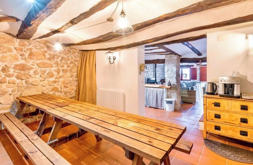 Olba House | Country House 'La Casuna De La Una' with Mountain View, Private Terrace and Wi-Fi