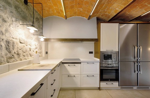Berga House | Country House 'La Creu De La Pinya' with Mountain View, Wi-Fi and Air Conditioning