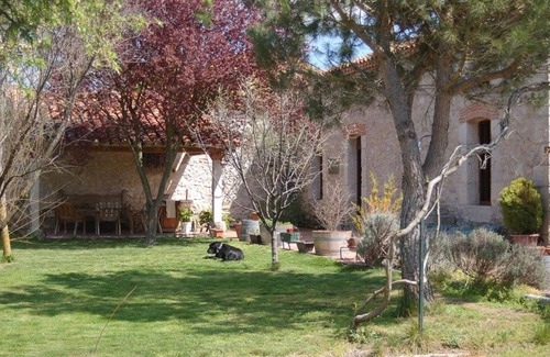 La Parrilla House | Country House 'La Moderna' with Private Terrace, Private Garden and Wi-Fi