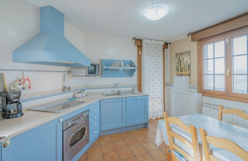 Castrojimeno House | Country House 'La Panera' with Mountain View, Private Terrace and Wi-Fi
