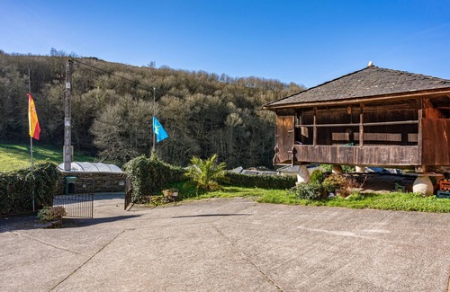 Cangas de Narcea House | Country House 'La Posada Del Chano' with Mountain View, Private Pool and Wi-Fi