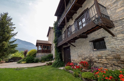 Lardies House | Country House 'La Solana' with Mountain View, Shared Pool and Wi-Fi
