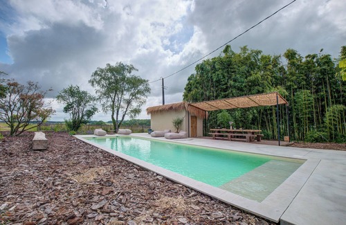 Vieux-Mareuil Villa | Country House 'Le Domaine De La Férédie' with Private Pool, Wi-Fi and Air Conditioning