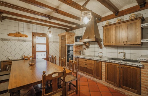 Uruena House | Country House 'Los Beatos' with Shared Terrace, Private Garden and Wi-Fi