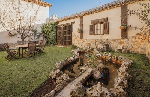Uruena House | Country House 'Los Beatos' with Shared Terrace, Private Garden and Wi-Fi