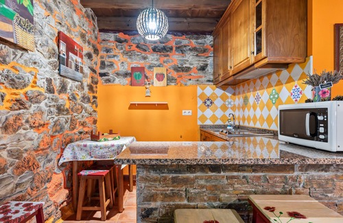 Vilaframil House | Country House 'Loureiro' with Mountain Views, Shared Terrace and Wi-Fi