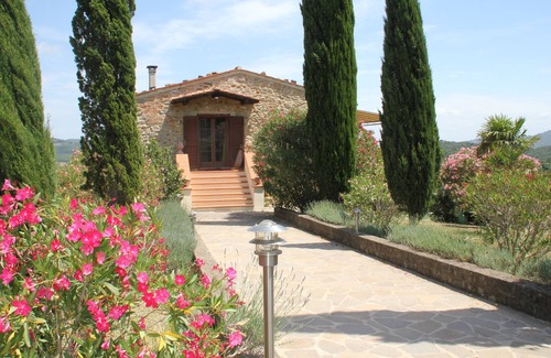 Caldana House | Country house, lovingly renovated in the middle of an olive grove with large panoramic pool