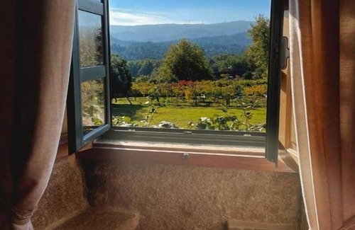 Salvaterra de Mino House | Country House 'María Bargiela' with Private Terrace, Private Garden and Wi-Fi