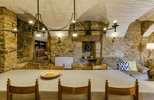 Regencos Villa | Country House 'Mas Cases' with Mountain View, Private Pool and Wi-Fi