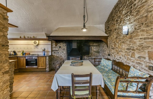 Regencos Villa | Country House 'Mas Cases' with Mountain View, Private Pool and Wi-Fi