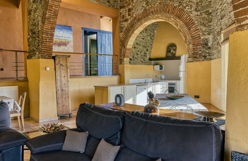 Garriguella Villa | Country House 'Mas Hortus' with Sea View, Private Pool and Wi-Fi