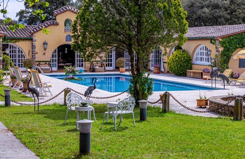 Darnius Apartment | Country House "Masia Mimosa" with Shared Pool, 5 Shared Terraces & Wi-Fi