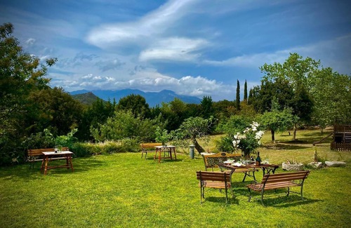 Darnius Apartment | Country House "Masia Mimosa" with Shared Pool, 5 Shared Terraces & Wi-Fi